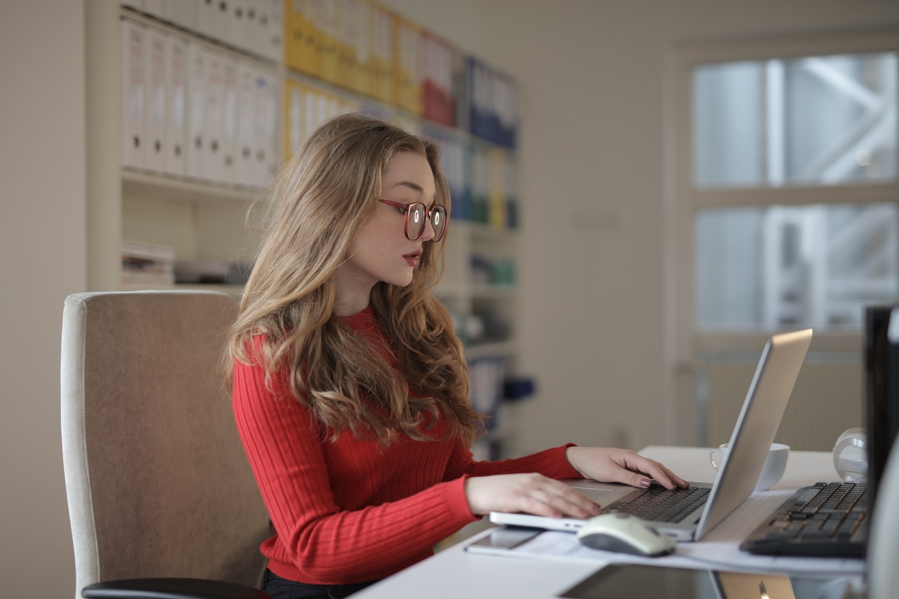 woman-in-red-long-sleeve-shirt-wearing-eyeglasses